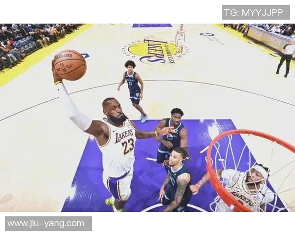 2016年湖人与灰熊激战回顾：经典对决中的精彩瞬间与战术分析