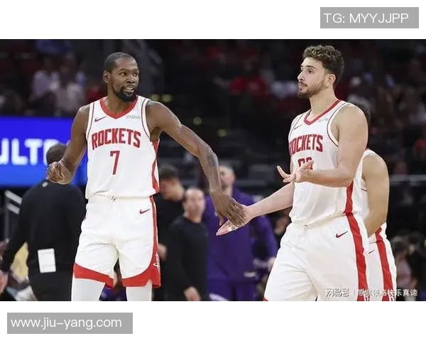 2008年火箭与骑士精彩对决回顾央视直播盛况与球星表现分析