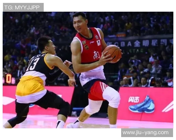 易建联的篮球传奇之路：从CBA明星到国际赛场的闪耀时刻