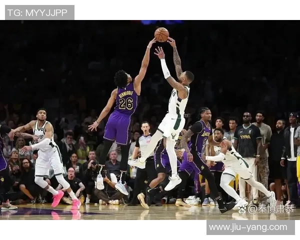 戴维斯单场狂砍43分助力湖人力克雄鹿展现超强实力