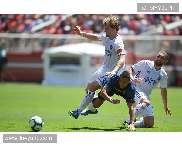 明尼苏达与达拉斯激战正酣比分悬念不断引人关注 明尼苏达与达拉斯激战正酣比分悬念不断引人关注