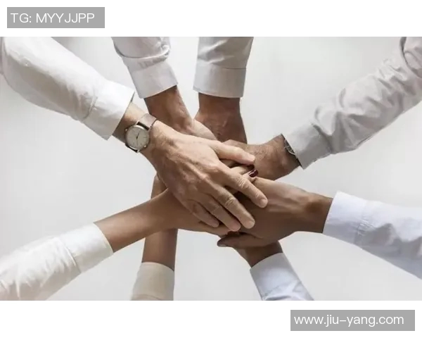 阿克灵与布莱的激烈对决揭示足球战术与团队协作的精彩瞬间